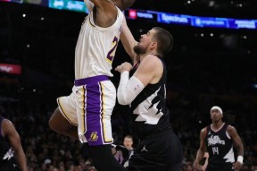 开云kaiyun体育平台 -洛杉矶快船迎意甲关键赛，关键时刻扳平良机，赛场秩序良好，训练强度明显提升的简单介绍