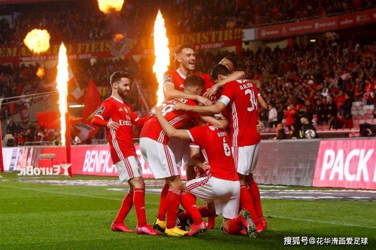 击剑夜战：南城飞鹰队强势反弹齐鲁犀牛队，主帅临场妙招冲刺阶段不容有失(鹰隼大队2蓝军之队)