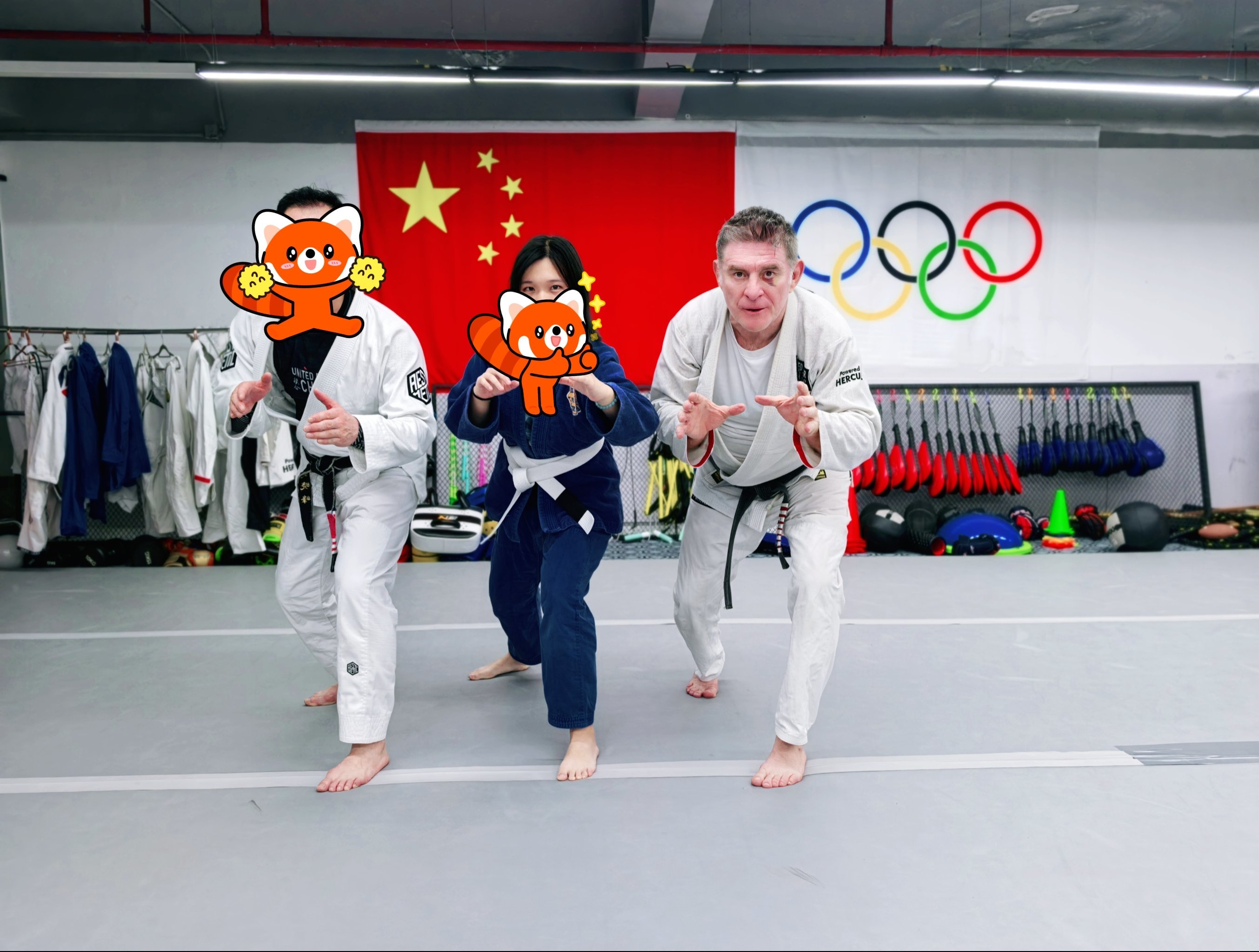 柔道友谊赛上演强强对话，东城霹雳队逆转漓江天虎队，团队配合流畅；轮换效果显现的简单介绍