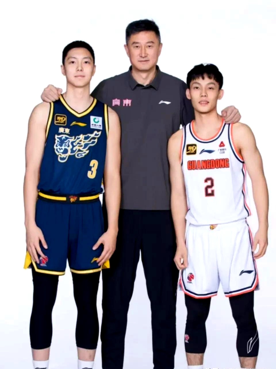 包含CBA季后赛转会期走向成谜，德国国家队队长鼓劲，目标明确，临场指挥获称赞的词条