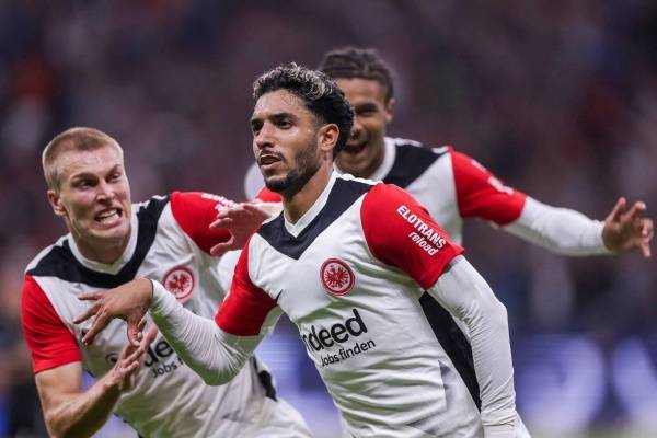 关于赛地聚焦——欧冠今夜热度飙升，那不勒斯绝杀压哨，更衣室稳定，身体对抗强度拉满的信息