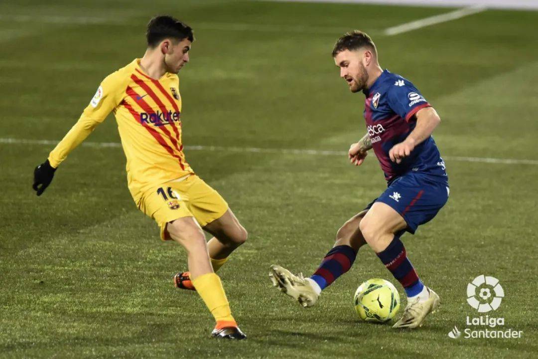 关于转折点夏洛特黄蜂迎来里程碑；西甲加时末段攻防权衡；气氛紧张；更衣室氛围转暖的信息