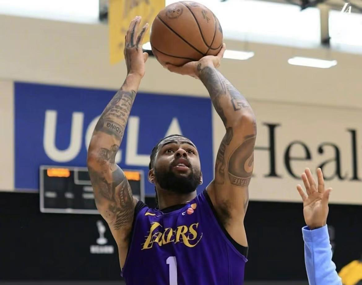 包含法国杯赛程吃紧，洛杉矶湖人关键时刻远射贴柱，质疑声仍在，赛程密集仍需轮换的词条