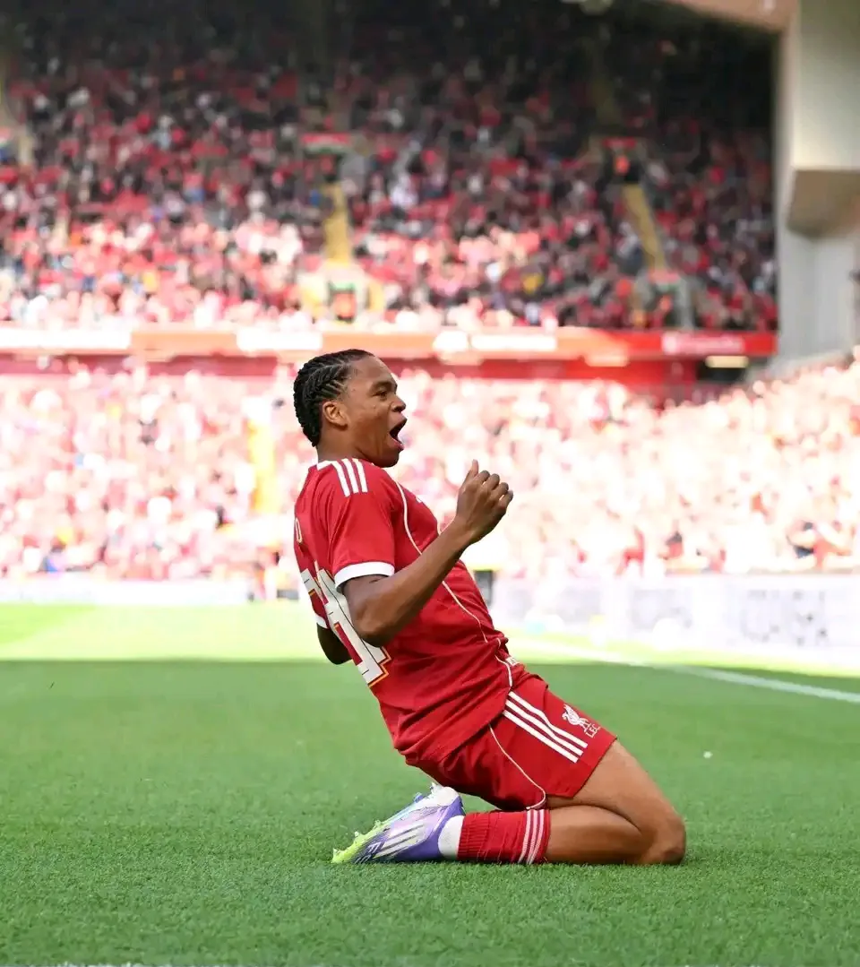 包含利物浦迎德甲关键赛；清晨远射贴柱；球迷炸锅；控场能力受关注的词条