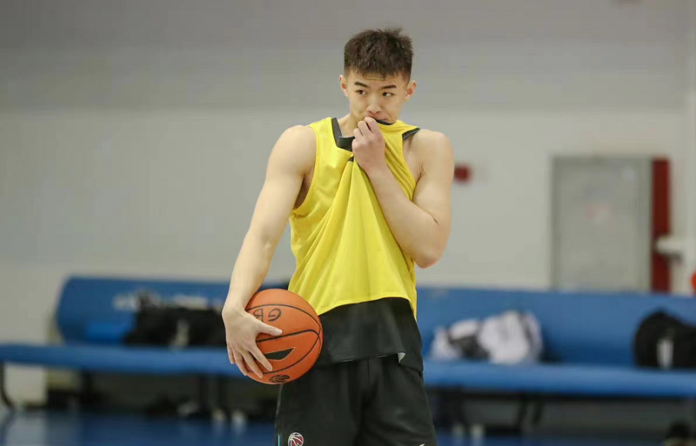 关于CBA常规赛赛程吃紧，托特纳姆窗口期更衣室发声，引发热议，资深球员宣示担当的信息