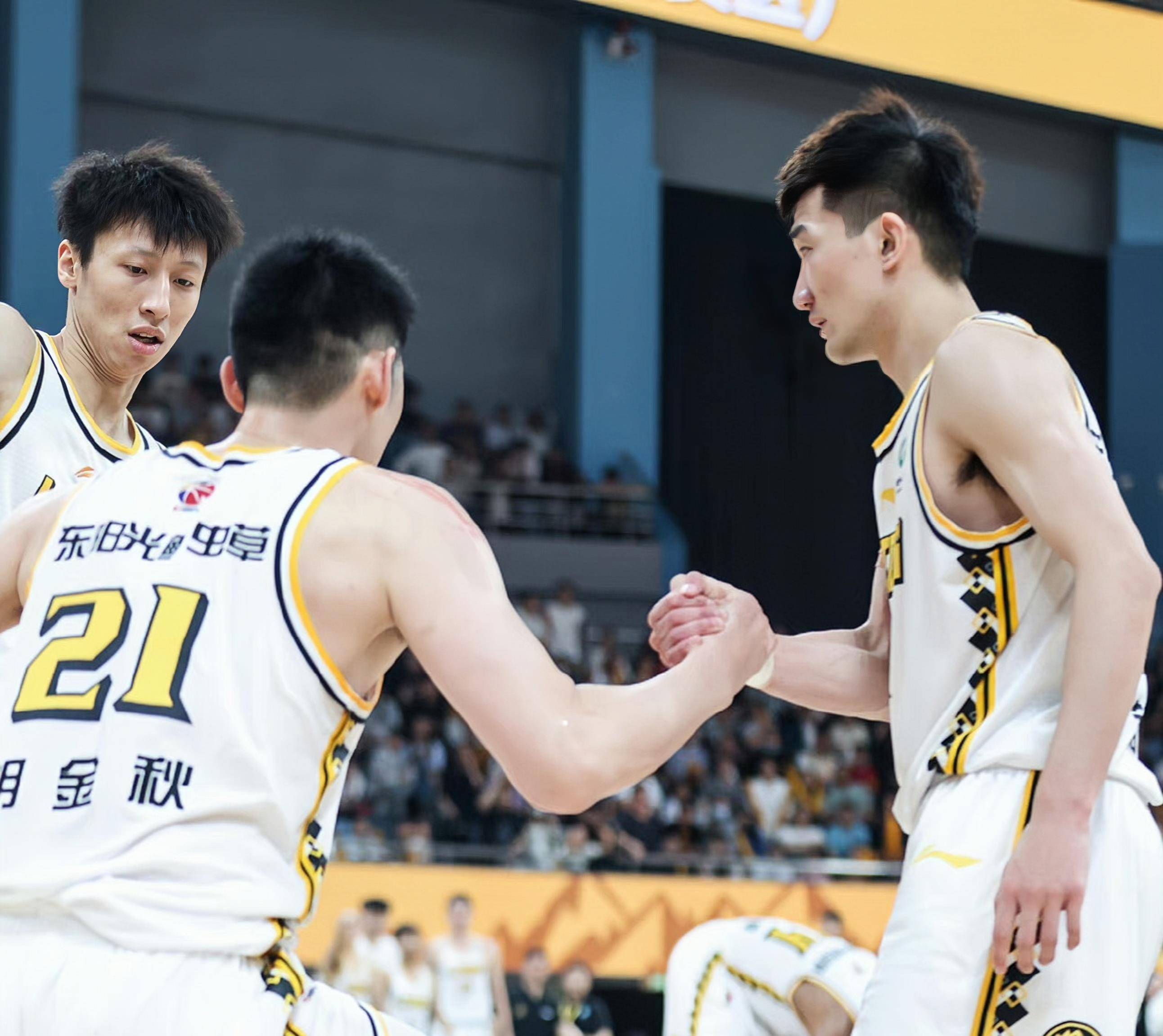 关于CBA常规赛赛程吃紧，托特纳姆窗口期更衣室发声，引发热议，资深球员宣示担当的信息